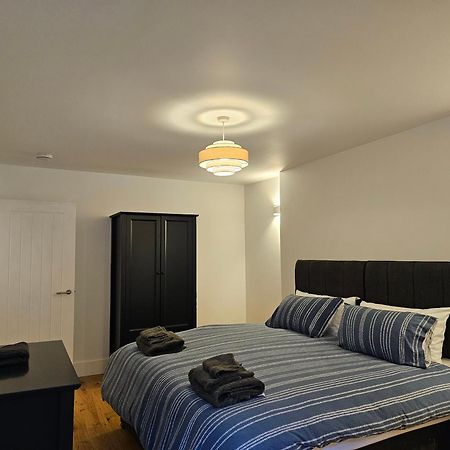 Spacious Modern 2-Bed Parking & Wi-Fi & 65"Oled 브리스틀 외부 사진