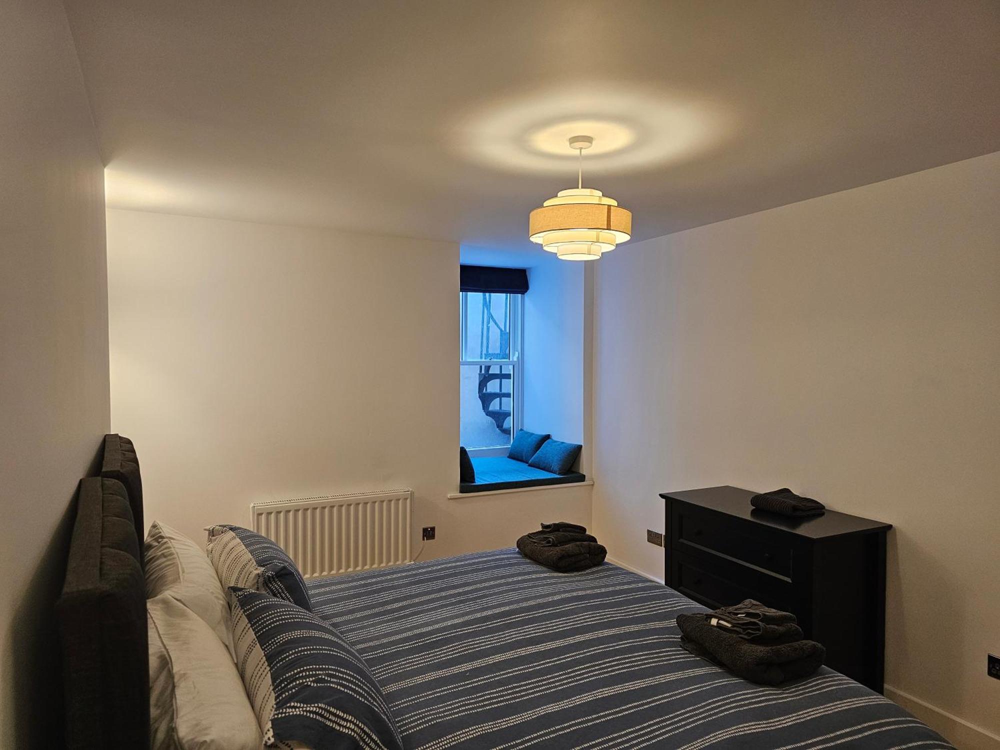 Spacious Modern 2-Bed Parking & Wi-Fi & 65"Oled 브리스틀 외부 사진